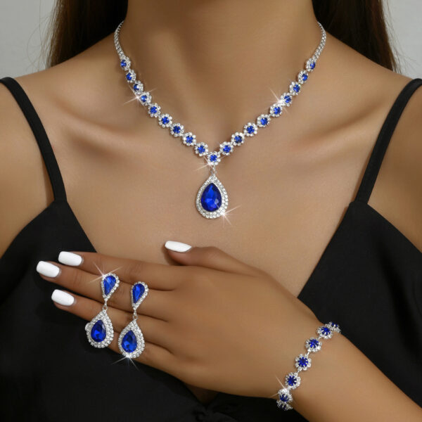 Bijoux fantaisie Bijoux de mariée Collier de costume Clous d'oreilles Bracelet Ensemble trois pièces