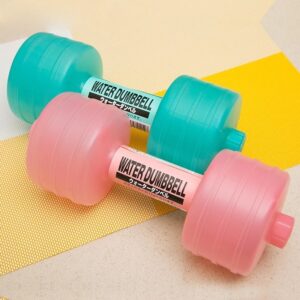 Musculation, haltères à eau, haltères, perte de poids, fitness, équipement de gym, yoga, entraînement sportif, exercices avec des bouteilles en plastique