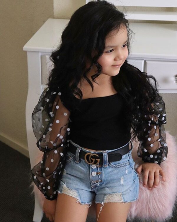 Vêtements pour enfants : haut rayé à manches en maille coton à pois, short en jean déchiré, ensemble pour enfants