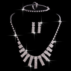 Lot de 4 pièces : collier, boucles d'oreilles, bague et bracelet en strass – Bijoux fantaisie pour femmes