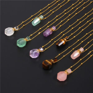 Collier avec pendentif en cristal en forme de flacon de parfum