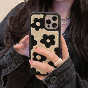 Les fleurs en peluche sont idéales pour les coques de téléphone portable pour femmes, pour l'automne et l'hiver