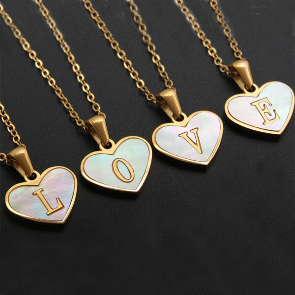Collier en forme de cœur à 26 lettres, coquillage blanc, chaîne à maillons en forme de clavicule, collier personnalisé tendance pour femme, bijou pour la Saint-Valentin