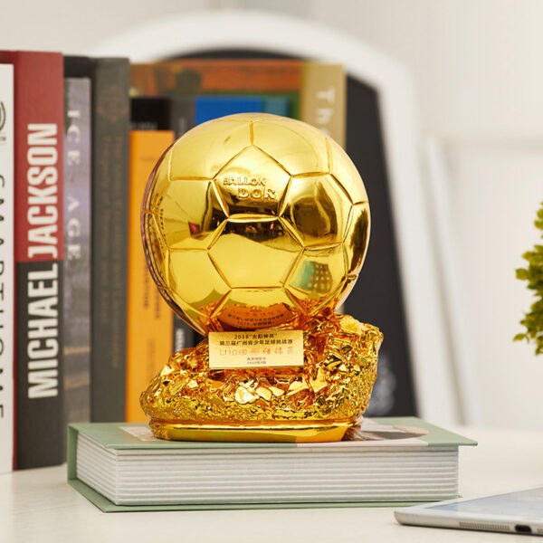 Modèle de trophée « Ballon d'or » pour footballeur
