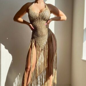 Robe longue tricotée à la main, en une seule pièce, à col licou, à lacets et à pompons