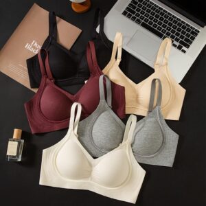 Soutien-gorge à fronces, à armatures souples et à agrafes