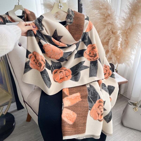 Écharpe « Camellia Bow » : écharpe double face épaisse, de luxe abordable