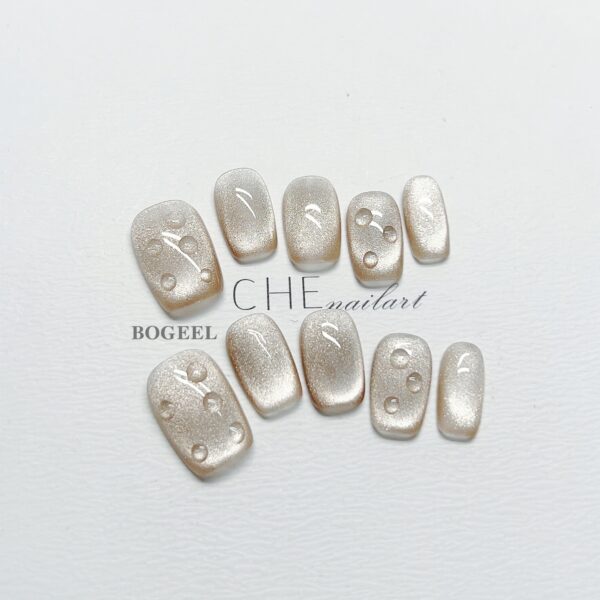 Produit fini : faux ongles amovibles