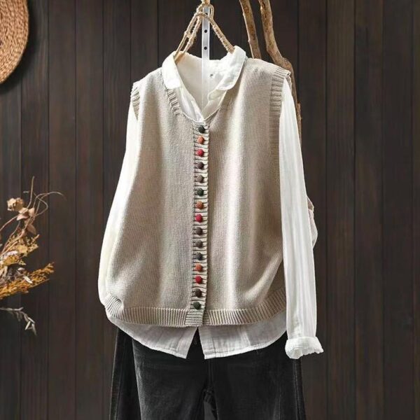 Gilet tricoté en coton avec boutons colorés