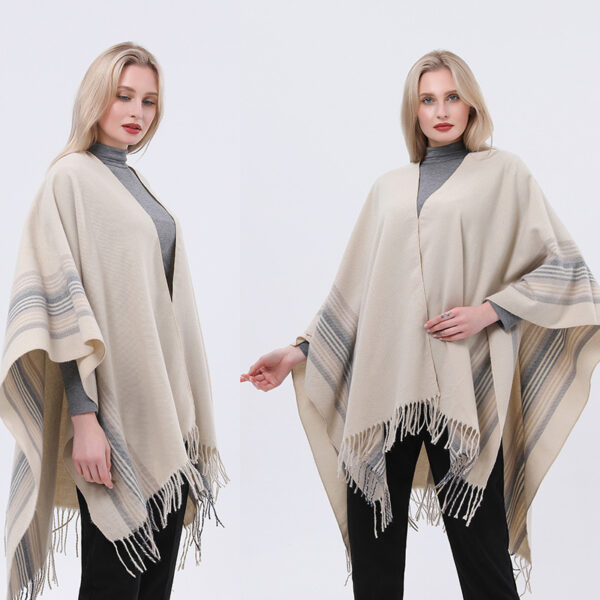 Châle en polyester simple et élégant, orné d'une fente et de rayures verticales, pour vous tenir au chaud