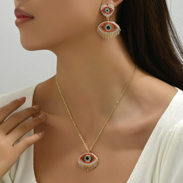 Collier pour femme style hip-hop, tendance européenne et américaine, personnalisé avec motif « Love Devil's Eye », boucles d'oreilles au design original, longue chaîne