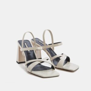 Accessoires pour femmes : sandales à talons hauts et à bout ouvert pour le printemps et l'été