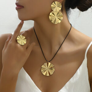 Boucles d'oreilles et collier pour femme, style hip-hop européen et américain, ensemble tendance, design à double rangée, boucles d'oreilles simples et polyvalentes, bague pour femme