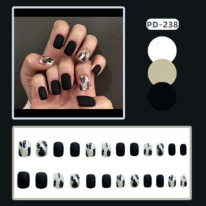 Port de faux ongles « Black Frosted Shell »